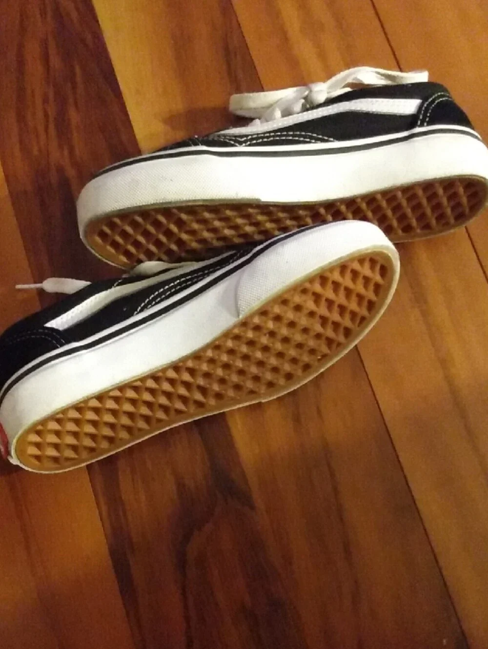 Vans Off the Wall Size 1 Boys Black & White Lace-Up Canvas Sneakers